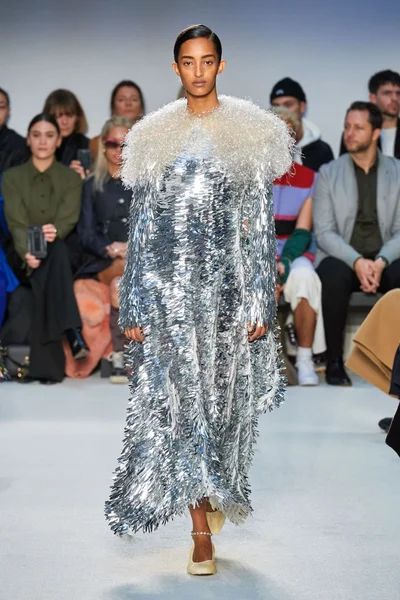 Look 28
